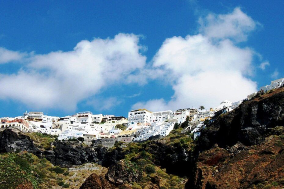 Whitewashed village on the edge of the Santorini caldera